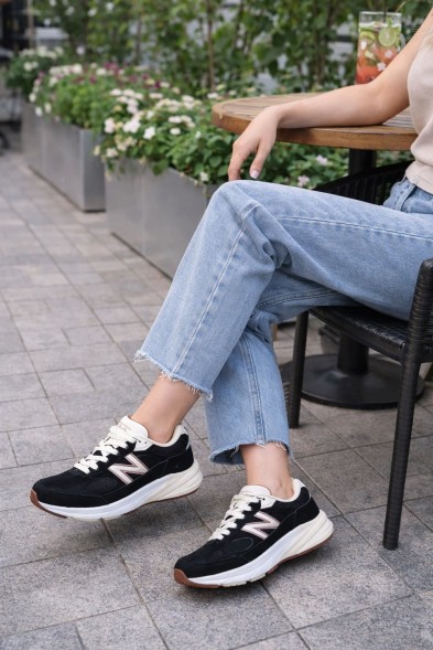 Женские кроссовки Loro Piana x New Balance 990V6 Suede Black