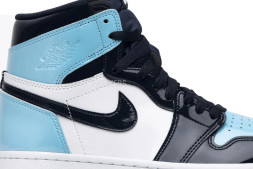 Женские кроссовки Nike Wmns Air Jordan 1 Retro High OG 'Blue Chill'