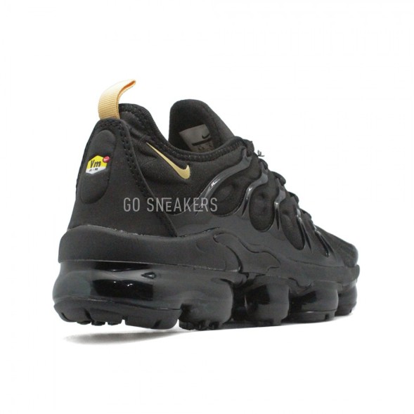 Женские кроссовки Nike Air Vapormax Plus Black-Gold